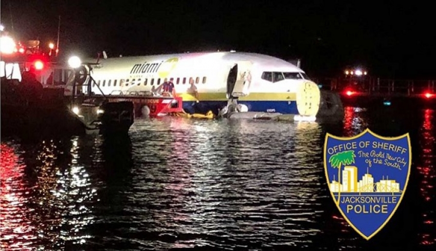 Αεροπλάνο με 143 επιβάτες έπεσε σε ποτάμι έπειτα από αποτυχημένη προσγείωση - BINTEO