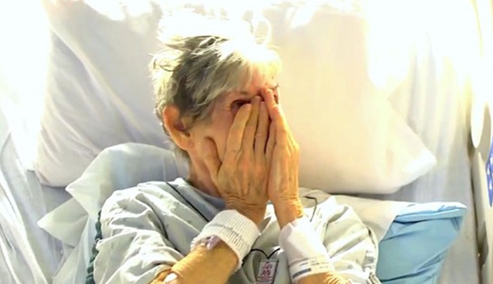 Τόσους μήνες στο νοσοκομείο δεν είχαν δει ούτε ένα της δάκρυ. Όταν όμως… ξέσπασε σε λυγμούς.