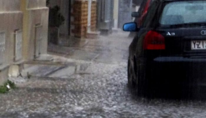 Ξεκίνησε η κακοκαιρία: Βροχές, χαλάζι και πτώσεις δέντρων! Στους 7 βαθμούς το Καρπενήσι