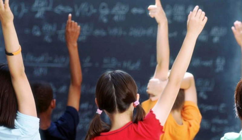 Γαβρόγλου: Εξετάζεται η αλλαγή ωραρίου στα σχολεία - Έναρξη στις 9 το πρωί