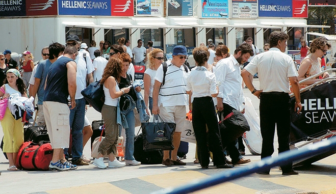«Διακοπές σε τιμές ευκαιρίας στην Ελλάδα» –Η Mirror εκθειάζει Χαλκιδική, Κω, Ρόδο, Κρήτη και Κέρκυρα