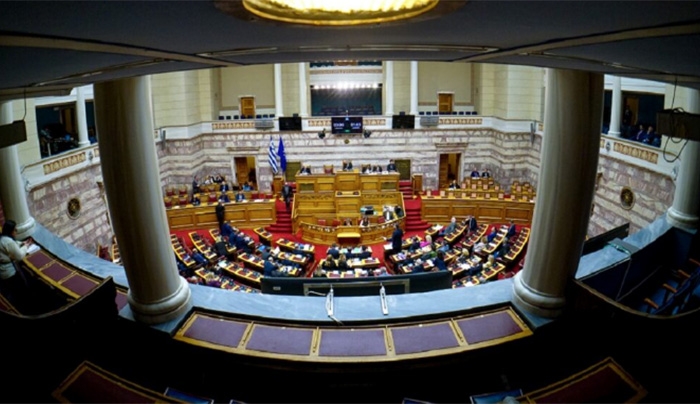Βουλή: Ολοκληρώνεται η συζήτηση για την πρόταση δυσπιστίας με τις τοποθετήσεις των πολιτικών αρχηγών – Στο «κόκκινο» η αντιπαράθεση