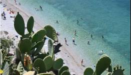 Καιρός σήμερα: Υψηλές θερμοκρασίες και ισχυροί άνεμοι