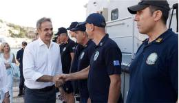 Στο φυλάκιο του Αγαθονησίου σήμερα ο Μητσοτάκης: «Πρώτη υποχρέωση να κρατούμε τη χώρα ασφαλή» το μήνυμά του από τη Λέρο
