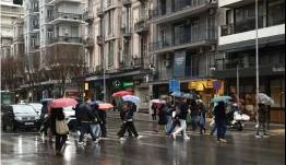 Καιρός σήμερα: Βροχές και καταιγίδες σε όλη τη χώρα – Δεν ξεπερνά τους 29°C η θερμοκρασία