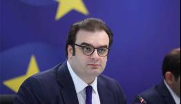 Πιερρακάκης: «Είμαστε δίπλα σε εκπαιδευτικούς, γιατρούς και νοσηλευτές που εργάζονται μακριά από τα σπίτια τους»